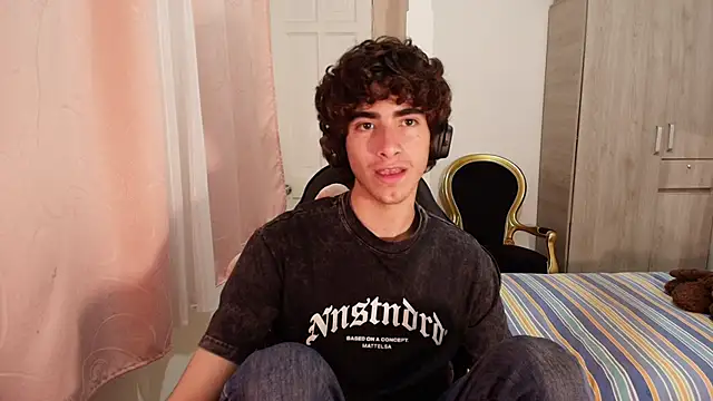 Snapshot of Nude_Boy18 chatting on 10/07/25, 06:10 Nude Boy18 online show from 10/07/25, 06:10