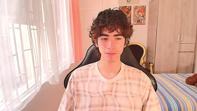 Snapshot of Nude_Boy18 chatting on 10/17/25, 04:42 Nude Boy18 online show from 10/17/25, 04:42