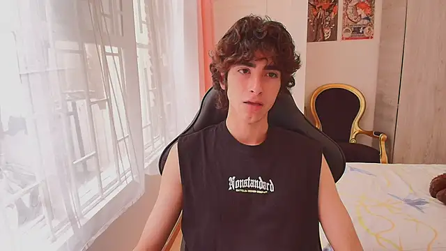 Snapshot of Nude_Boy18 chatting on 10/20/25, 03:45 Nude Boy18 online show from 10/20/25, 03:45