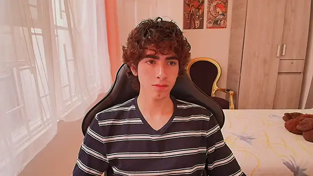 Snapshot of Nude_Boy18 chatting on 10/21/25, 08:53 Nude Boy18 online show from 10/21/25, 08:53