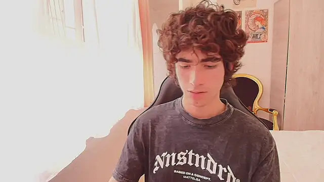 Snapshot of Nude_Boy18 chatting on 10/24/25, 06:37 Nude Boy18 online show from 10/24/25, 06:37