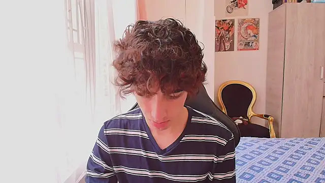 Snapshot of Nude_Boy18 chatting on 10/28/25, 05:26 Nude Boy18 online show from 10/28/25, 05:26