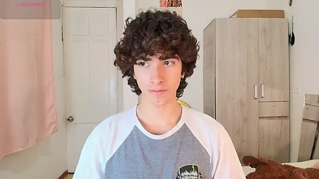 Snapshot of Nude_Boy18 chatting on 11/20/25, 05:29 Nude Boy18 online show from 11/20/25, 05:29