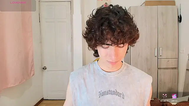 Snapshot of Nude_Boy18 chatting on 11/21/25, 03:38 Nude Boy18 online show from 11/21/25, 03:38