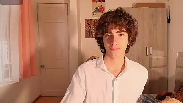 Snapshot of Nude_Boy18 chatting on 11/23/25, 09:25 Nude Boy18 online show from 11/23/25, 09:25