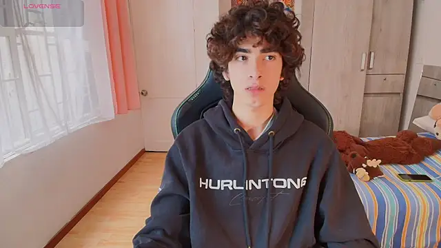 Snapshot of Nude_Boy18 chatting on 11/28/25, 07:38 Nude Boy18 online show from 11/28/25, 07:38