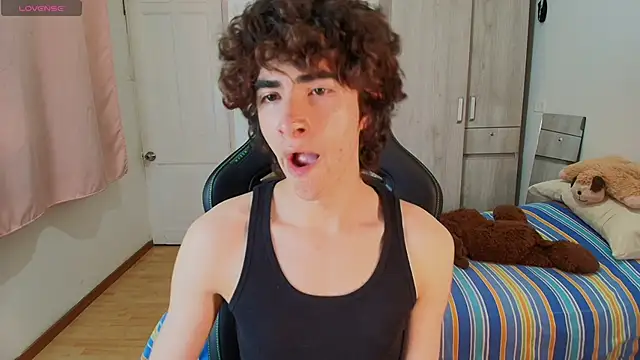 Snapshot of Nude_Boy18 chatting on 11/30/25, 12:47 Nude Boy18 online show from 11/30/25, 12:47