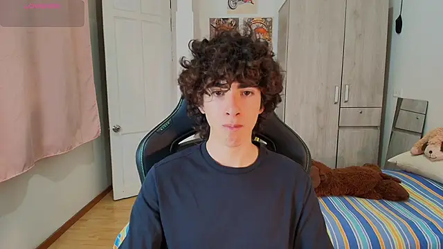 Nude Boy18 online show from 12/14/25, 01:11