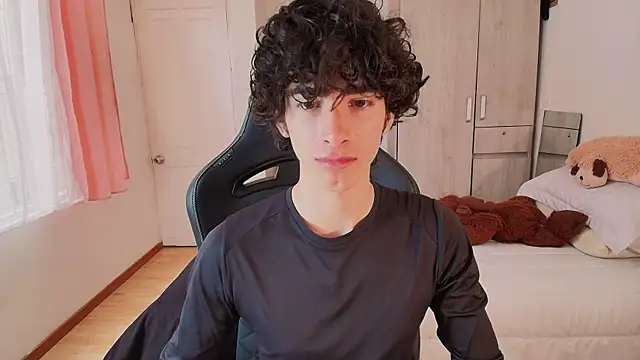 Nude Boy18 online show from 05/17/26, 08:05