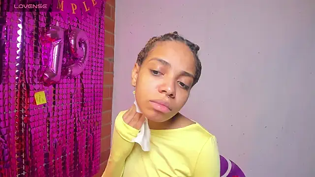 yumi hanna online show from 09/11/25, 11:49