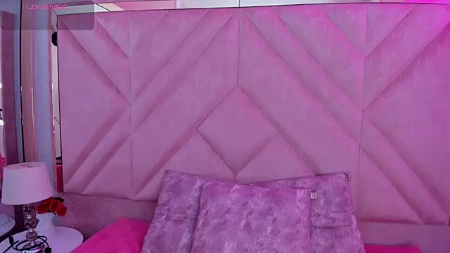 SofiJones  online show from 09/25/25, 09:40