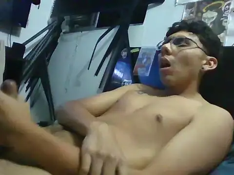 Snapshot of snopgz chatting on 10/05/25, 05:50 snopgz online show from 10/05/25, 05:50