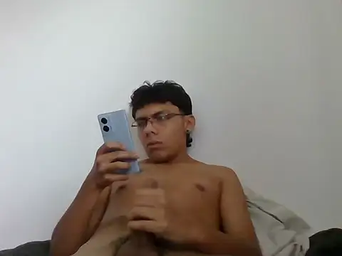 Snapshot of snopgz chatting on 12/01/25, 01:38 snopgz online show from 12/01/25, 01:38