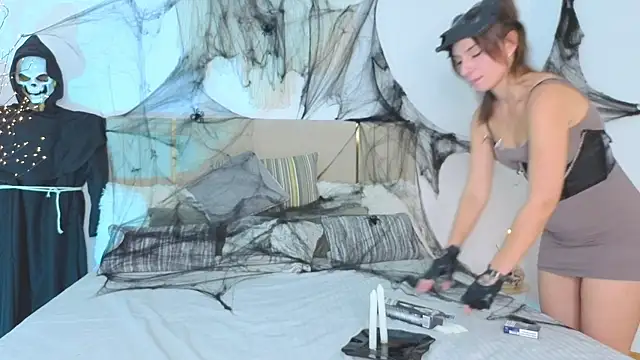 Little mia   online show from 10/24/25, 10:06