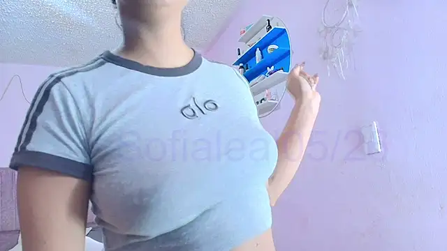MiSofialeal online show from 05/27/26, 06:27
