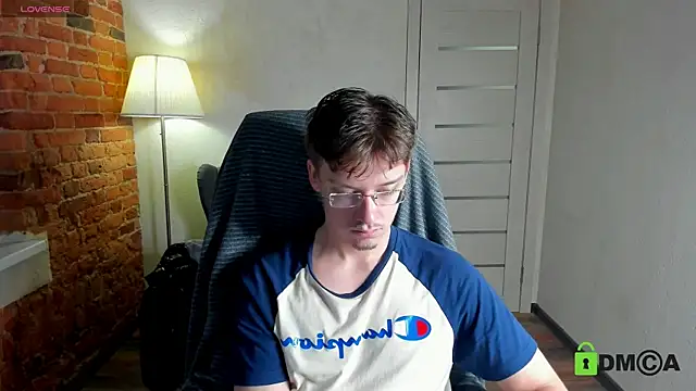 Snapshot of Harm_Dick chatting on 12/14/25, 12:43 Harm Dick online show from 12/14/25, 12:43