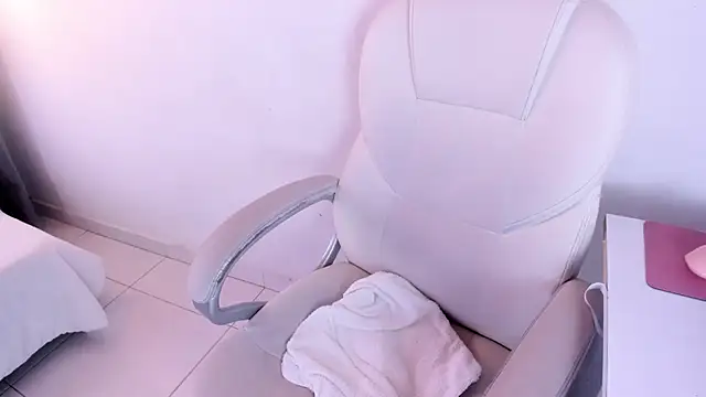 Angel kanon online show from 09/26/25, 12:09