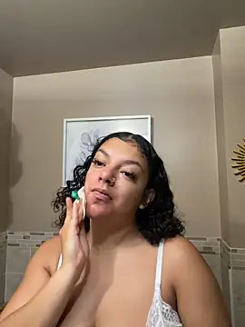 Snapshot of allybluee777 chatting on 02/04/26, 12:33 allybluee777 online show from 02/04/26, 12:33