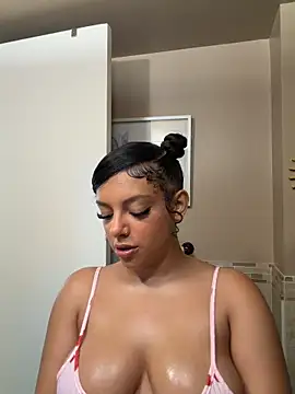 Snapshot of allybluee777 chatting on 02/06/26, 03:26 allybluee777 online show from 02/06/26, 03:26