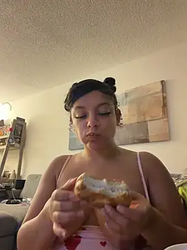 Snapshot of allybluee777 chatting on 02/08/26, 12:25 allybluee777 online show from 02/08/26, 12:25