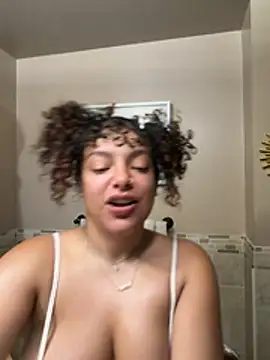 Snapshot of allybluee777 chatting on 02/19/26, 01:29 allybluee777 online show from 02/19/26, 01:29