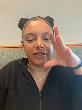 Snapshot of allybluee777 chatting on 03/02/26, 01:40 allybluee777 online show from 03/02/26, 01:40