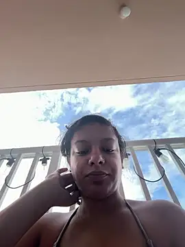 Snapshot of allybluee777 chatting on 06/19/26, 02:43 allybluee777 online show from 06/19/26, 02:43