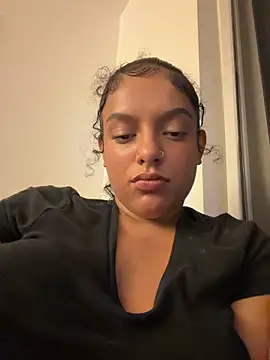 Snapshot of allybluee777 chatting on 06/21/26, 03:42 allybluee777 online show from 06/21/26, 03:42