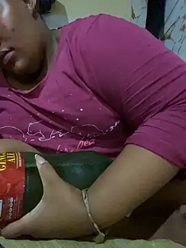 Snapshot of chubbybbw18 chatting on 12/02/25, 11:37 chubbybbw18 online show from 12/02/25, 11:37