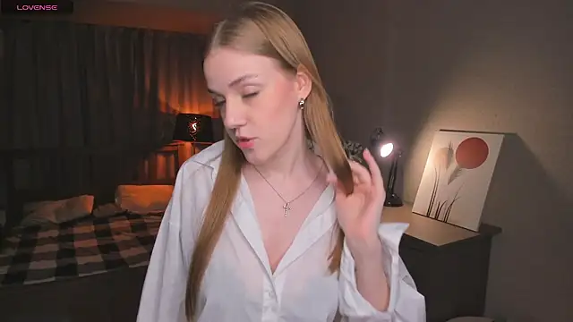 Snapshot of OdellaFrake chatting on 10/18/25, 07:47 OdellaFrake online show from 10/18/25, 07:47