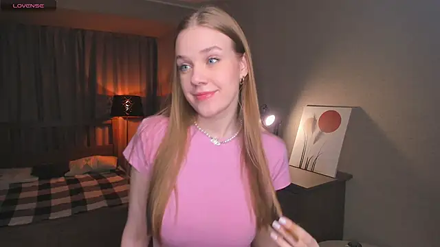 Snapshot of OdellaFrake chatting on 10/21/25, 08:20 OdellaFrake online show from 10/21/25, 08:20