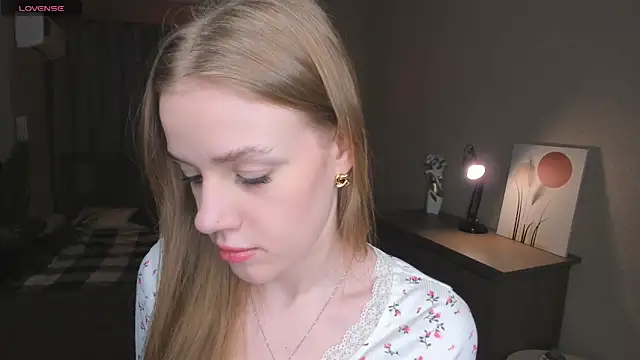 Snapshot of OdellaFrake chatting on 11/19/25, 07:14 OdellaFrake online show from 11/19/25, 07:14