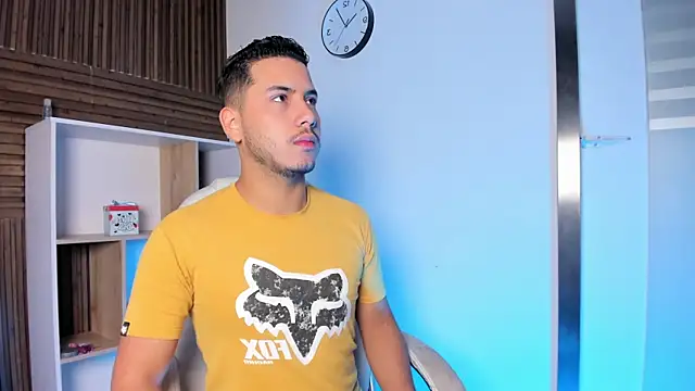 Snapshot of Axel_grey_ chatting on 09/14/25, 12:48 Axel grey online show from 09/14/25, 12:48