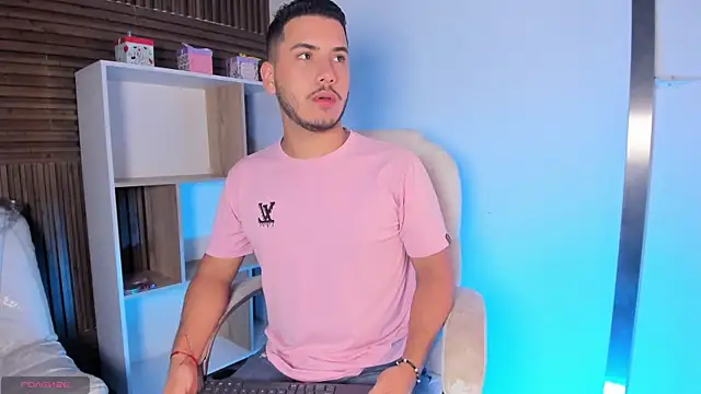 Snapshot of Axel_grey_ chatting on 09/24/25, 12:19 Axel grey online show from 09/24/25, 12:19