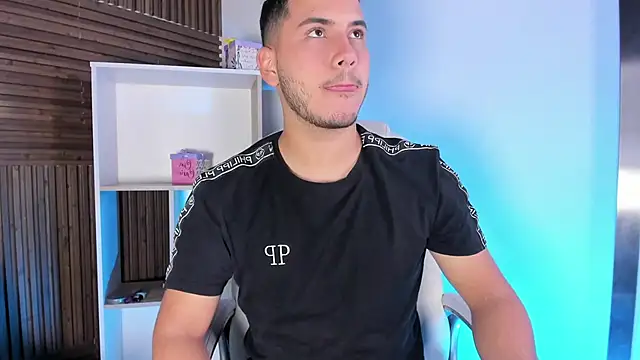 Snapshot of Axel_grey_ chatting on 10/24/25, 12:12 Axel grey online show from 10/24/25, 12:12