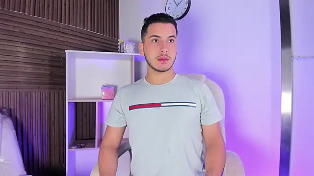 Snapshot of Axel_grey_ chatting on 10/25/25, 12:13 Axel grey online show from 10/25/25, 12:13