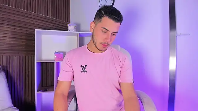 Snapshot of Axel_grey_ chatting on 10/27/25, 12:09 Axel grey online show from 10/27/25, 12:09