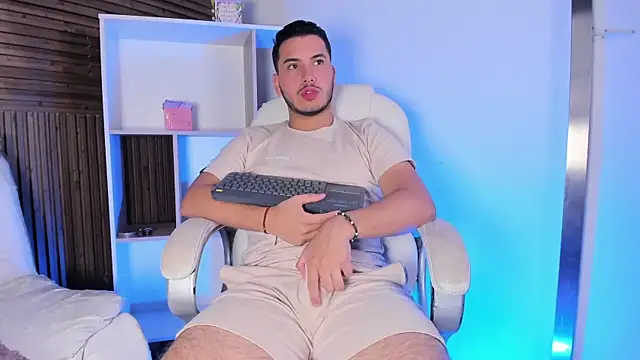 Snapshot of Axel_grey_ chatting on 10/29/25, 12:29 Axel grey online show from 10/29/25, 12:29