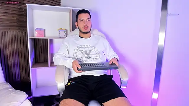 Snapshot of Axel_grey_ chatting on 11/09/25, 12:58 Axel grey online show from 11/09/25, 12:58