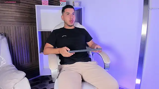 Snapshot of Axel_grey_ chatting on 11/14/25, 12:26 Axel grey online show from 11/14/25, 12:26