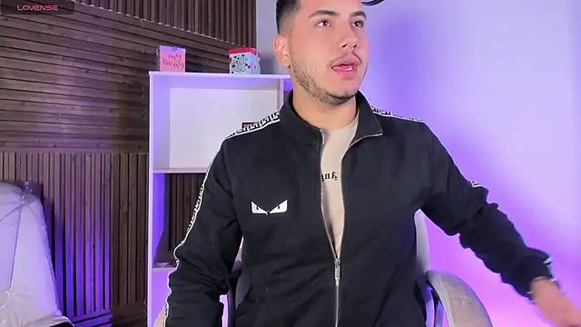 Snapshot of Axel_grey_ chatting on 11/19/25, 12:16 Axel grey online show from 11/19/25, 12:16