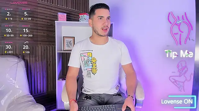 Snapshot of Axel_grey_ chatting on 11/21/25, 12:15 Axel grey online show from 11/21/25, 12:15