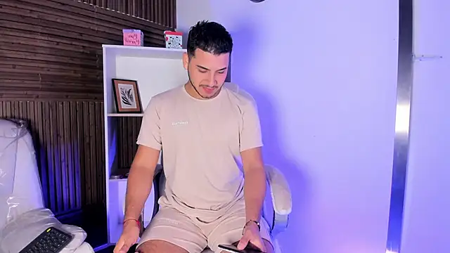 Snapshot of Axel_grey_ chatting on 11/25/25, 12:16 Axel grey online show from 11/25/25, 12:16