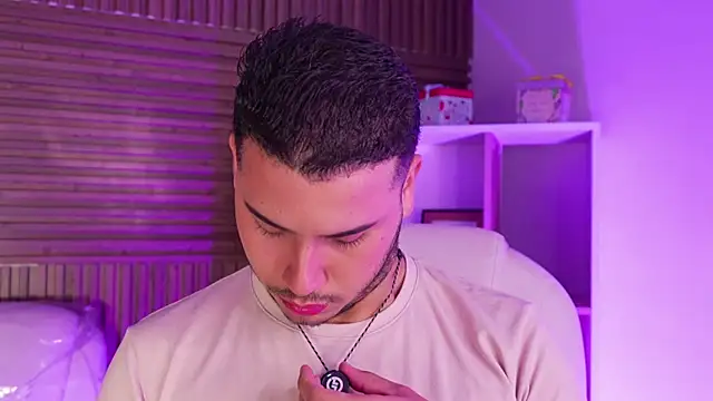 Snapshot of Axel_grey_ chatting on 12/03/25, 12:25 Axel grey online show from 12/03/25, 12:25