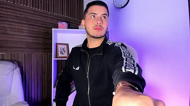 Snapshot of Axel_grey_ chatting on 12/05/25, 12:25 Axel grey online show from 12/05/25, 12:25