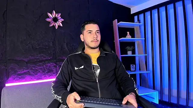 Snapshot of Axel_grey_ chatting on 12/16/25, 12:21 Axel grey online show from 12/16/25, 12:21