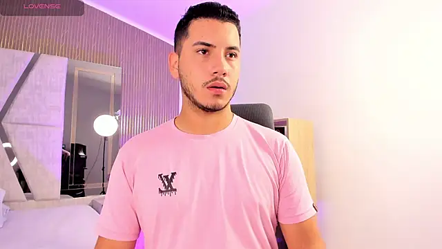 Snapshot of Axel_grey_ chatting on 01/06/26, 12:31 Axel grey online show from 01/06/26, 12:31