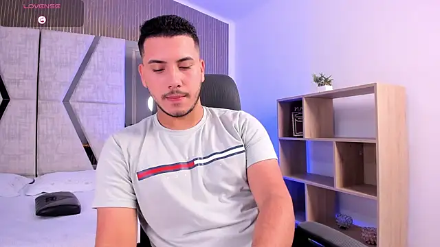 Snapshot of Axel_grey_ chatting on 01/10/26, 12:40 Axel grey online show from 01/10/26, 12:40