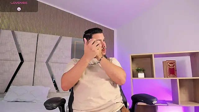 Snapshot of Axel_grey_ chatting on 02/09/26, 12:31 Axel grey online show from 02/09/26, 12:31