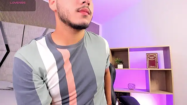 Snapshot of Axel_grey_ chatting on 02/16/26, 12:45 Axel grey online show from 02/16/26, 12:45